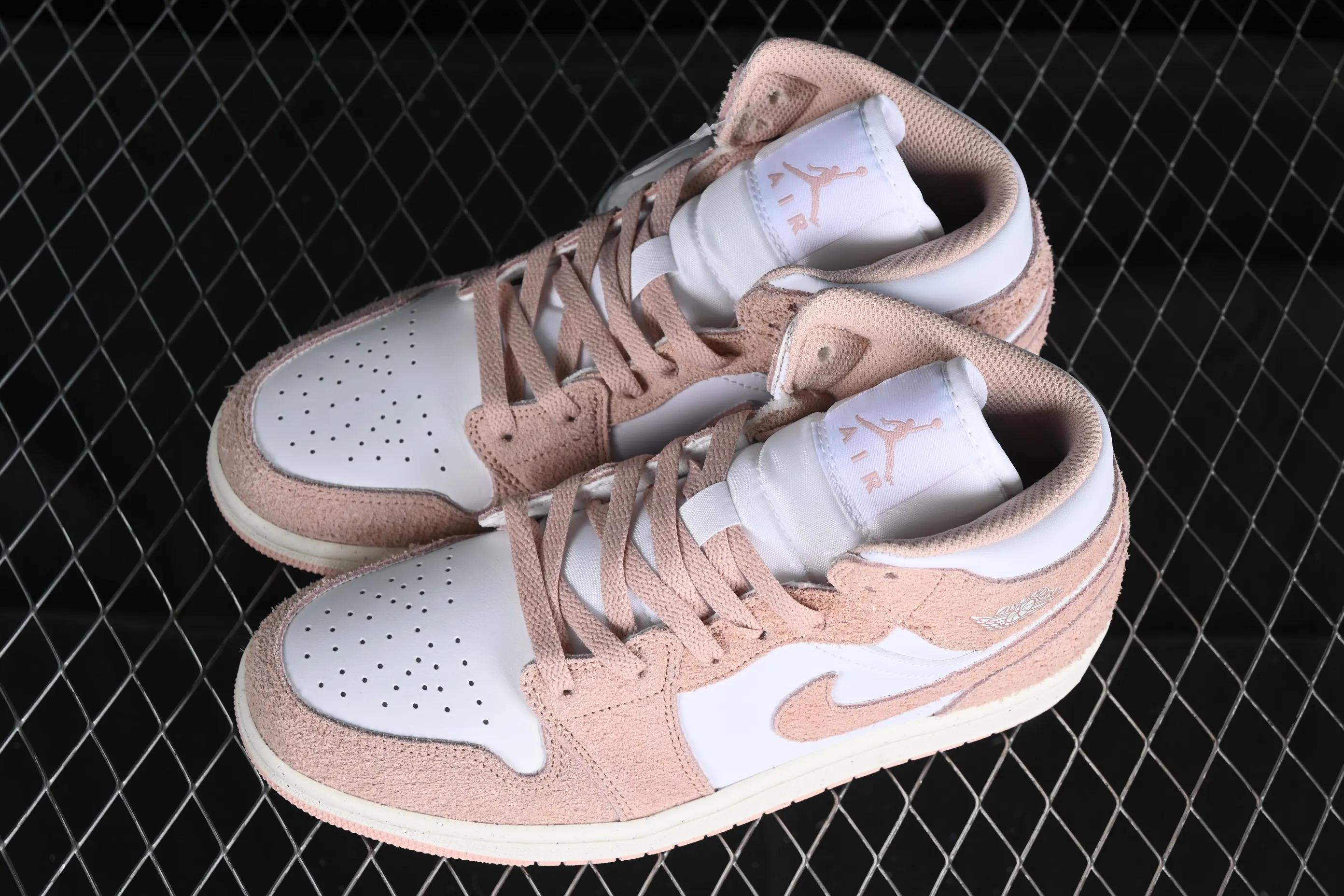 All categories Air Jordan Jordan series basketball shoes Air Jordan 1 Mid Air Jordan AJ1 Mid AJ1 Joe 1 white pink mid-top basketball shoes FN7432-161